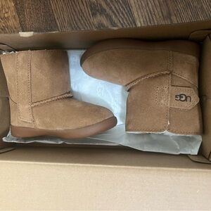 LIKE NEW - UGG tan baby boots - Size 6